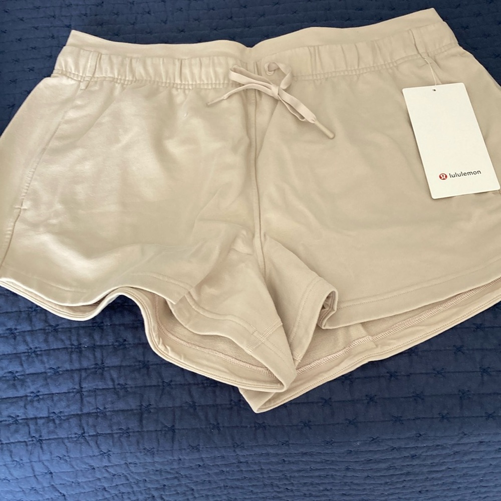 Lululemon Inner Glow 3” high rise short
Mojave Tan